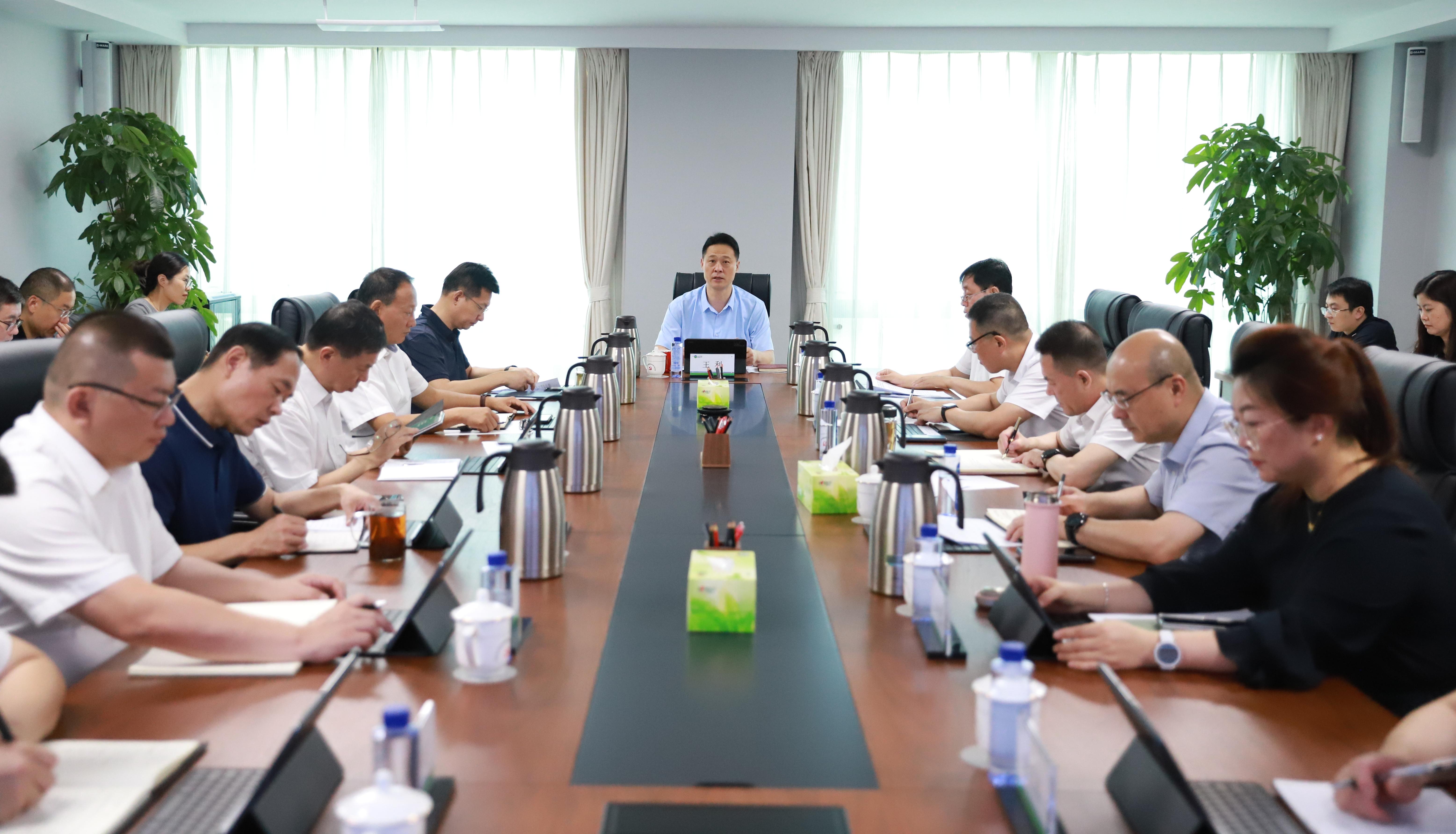 山东环保集团党委理论学习中心组开展2025年第8次集体学习研讨