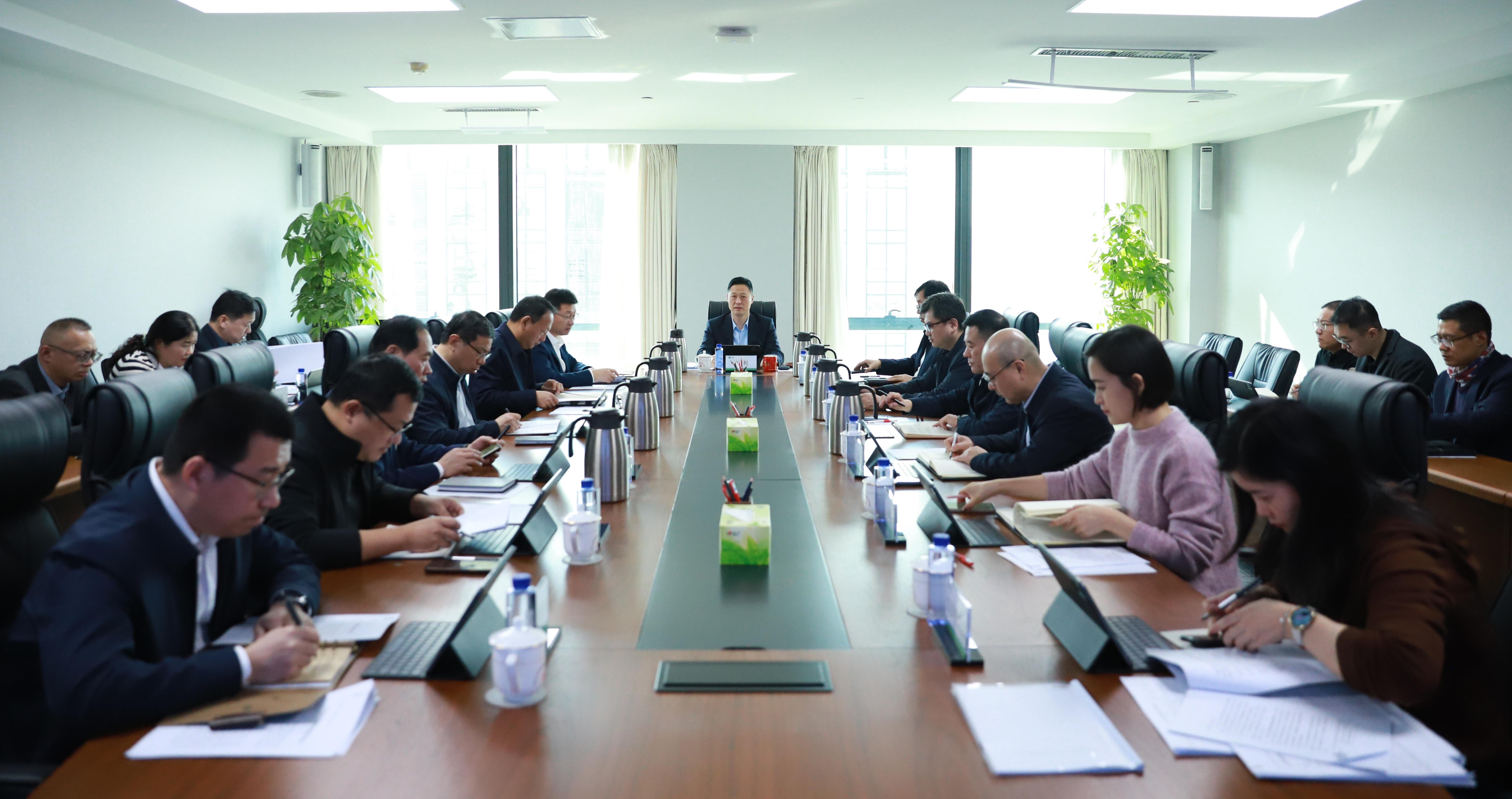 山东环保集团党委理论学习中心组开展2026年第2次集体学习研讨